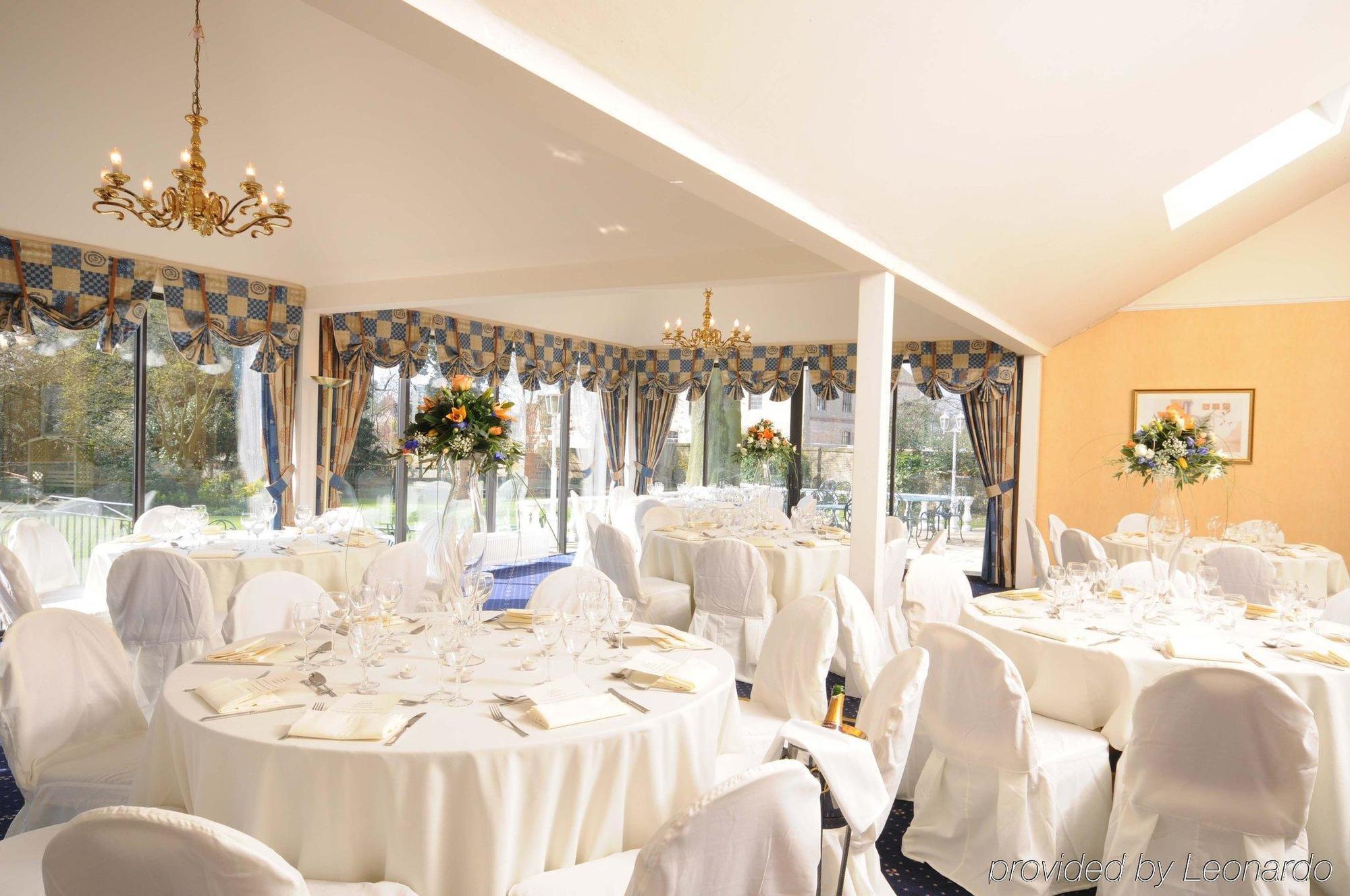 The Riverside House Hotel Mildenhall Restaurant bilde