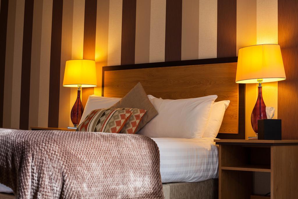 The Riverside House Hotel Mildenhall Eksteriør bilde